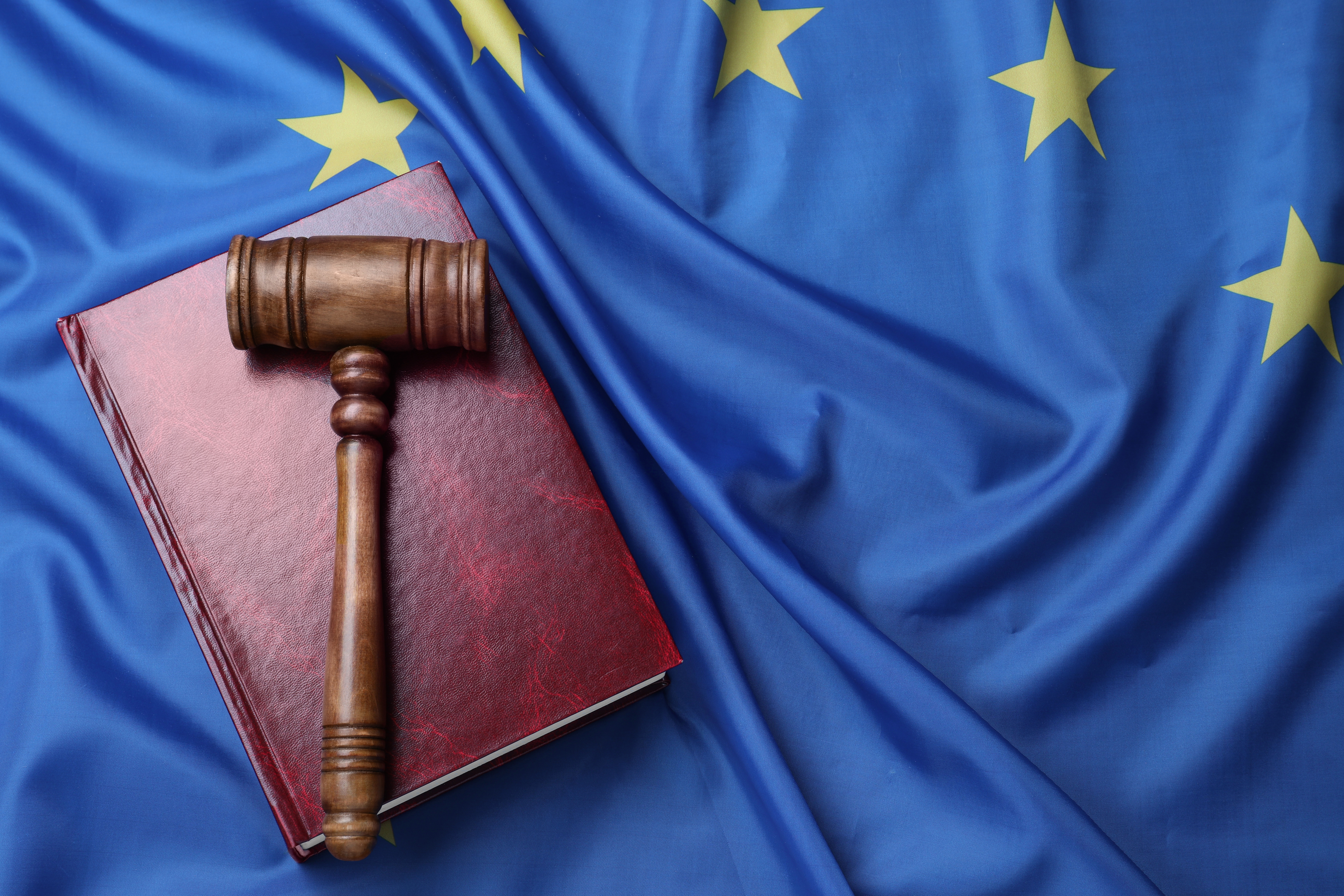 Символика правосудия в Европе, законность паспорта и гражданства ЕС