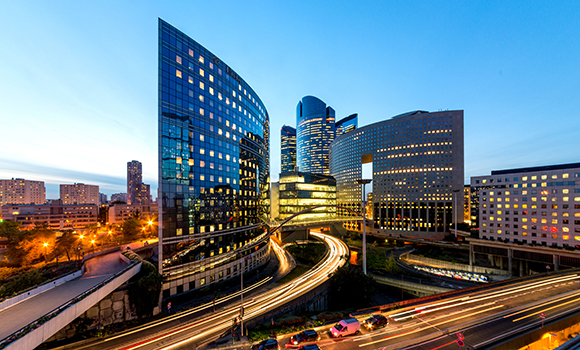 Французские бизнес здания, в которых работают иностранцы, предварительно оформив стартап визу во Францию