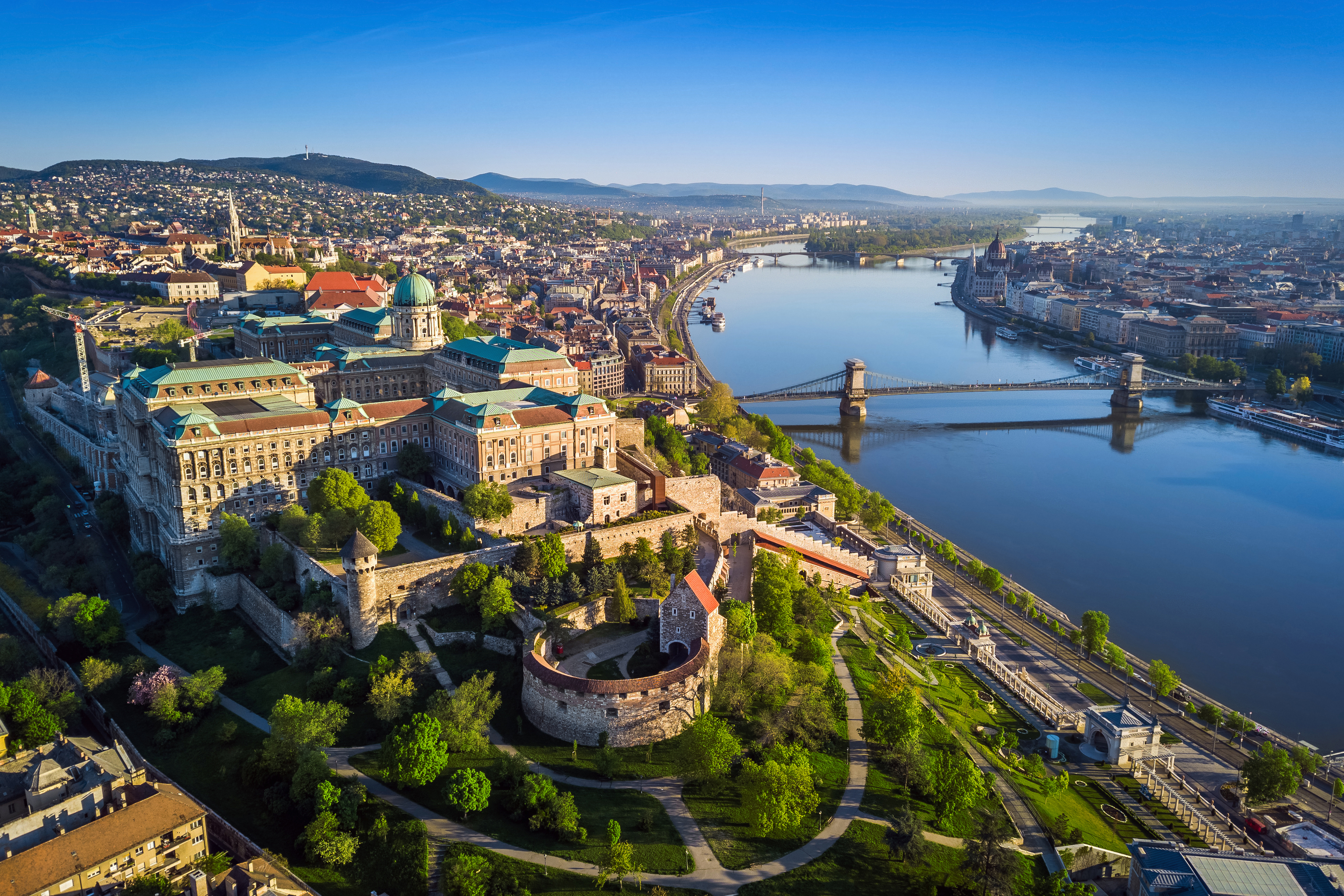 Панорама Будапешта как символ получения гражданства