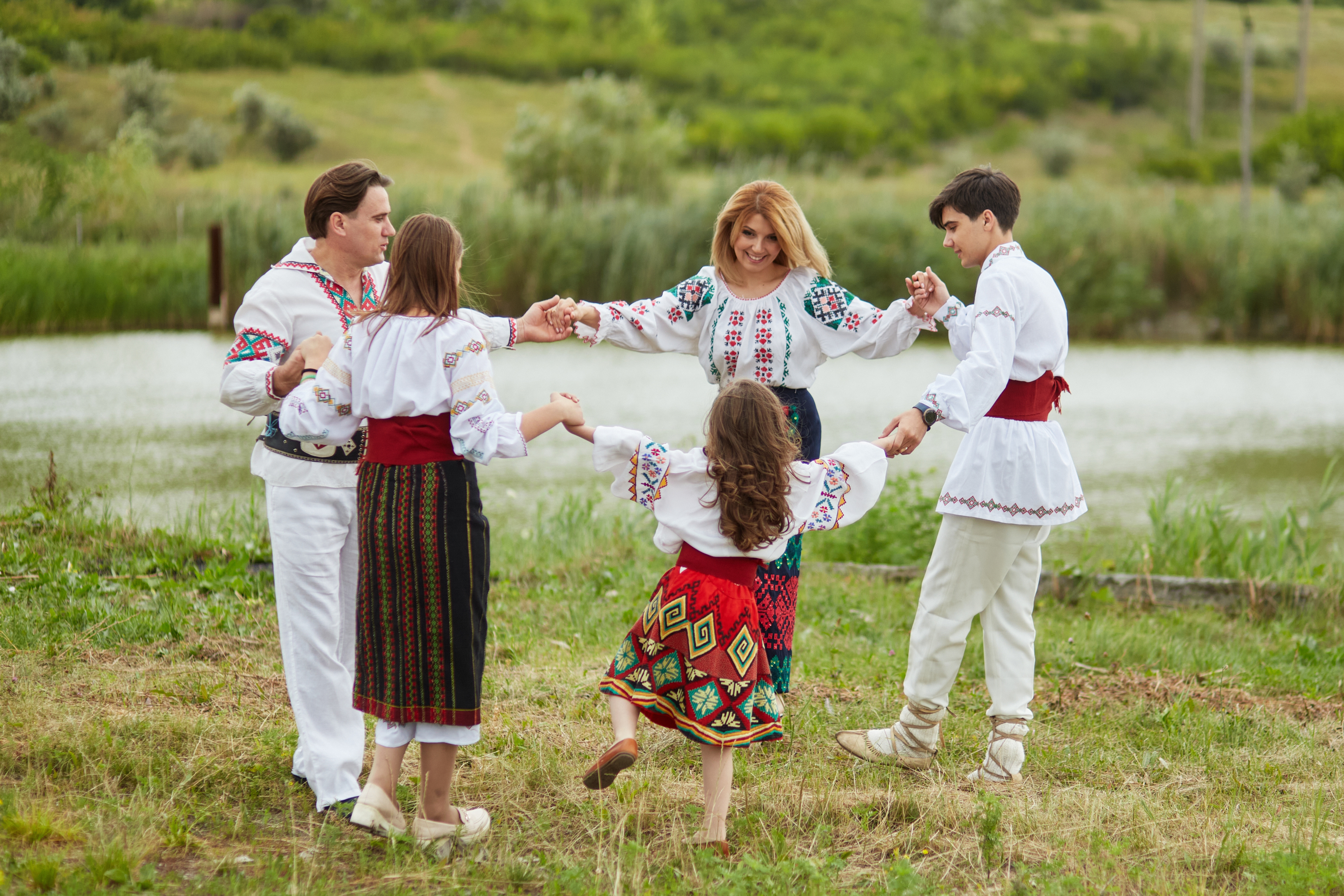 Семья, которая может получить гражданство Румынии