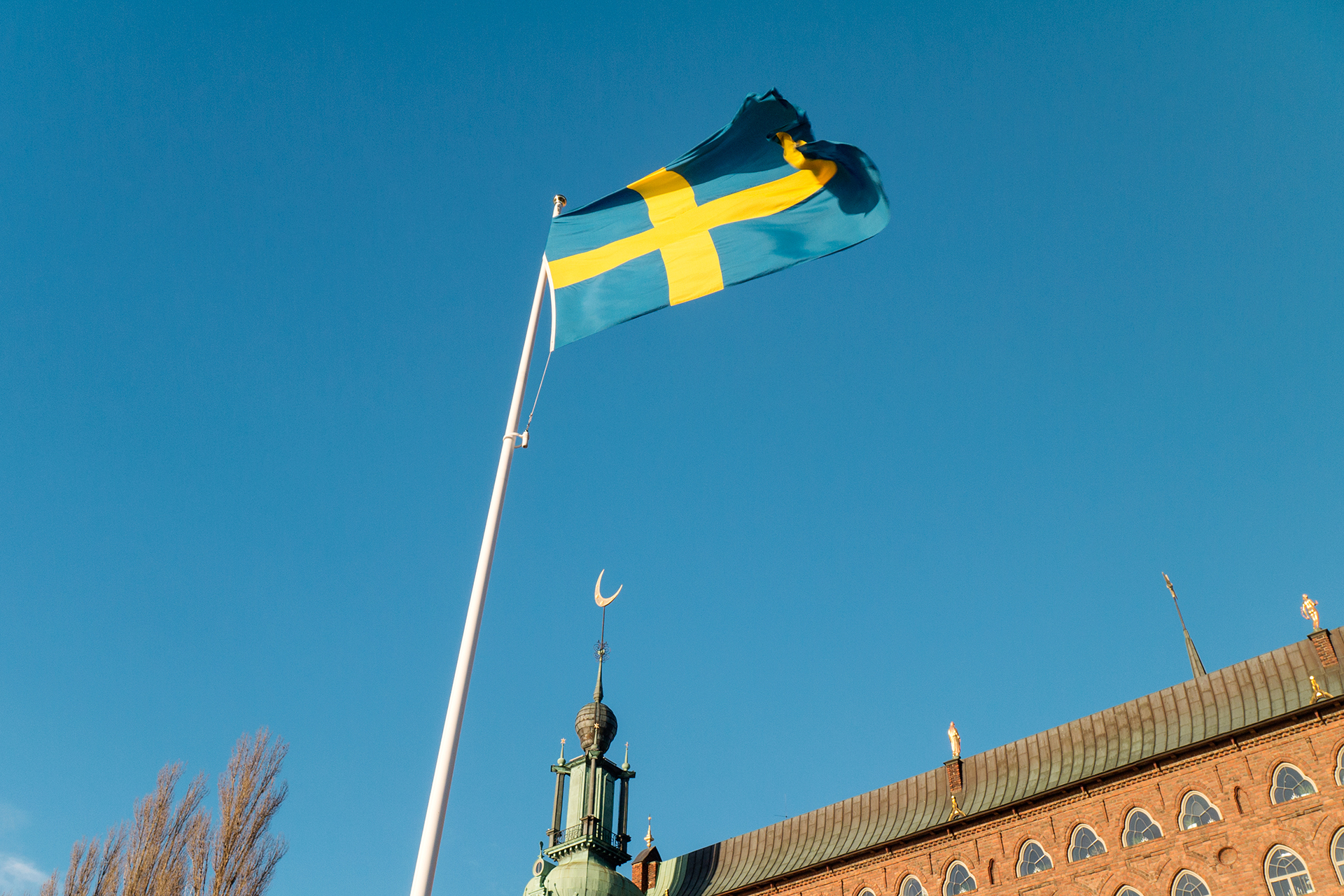 Получение ПМЖ и переезд в Швецию