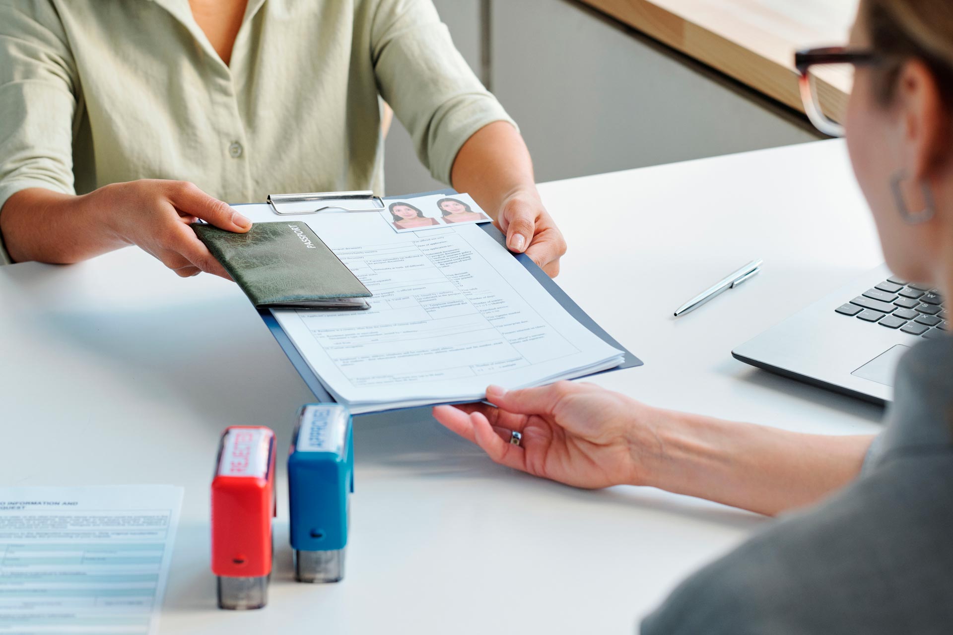 Документы для переезда в Исландию